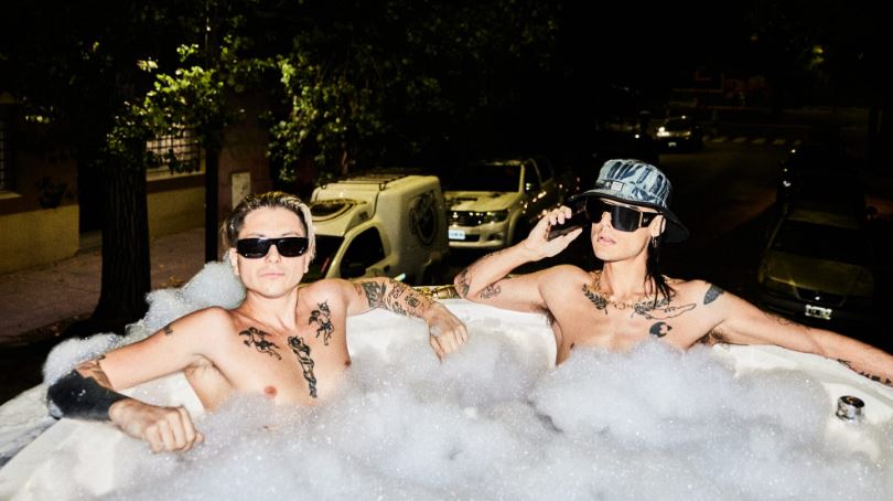 Ca7riel y Paco amoroso en Baño María