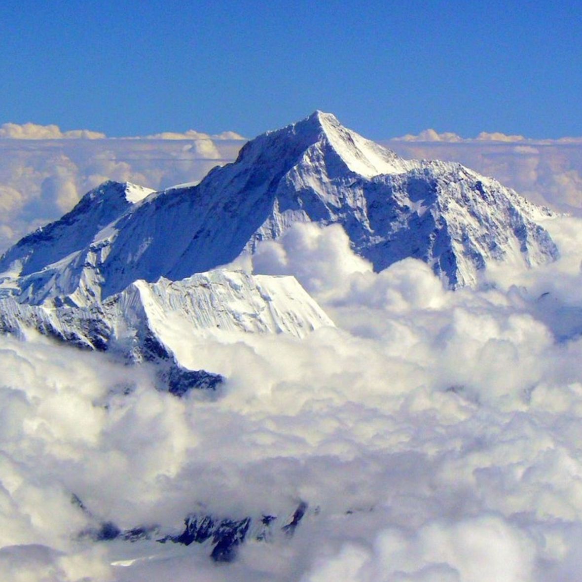Nepal endurece las normativas para escalar el Everest