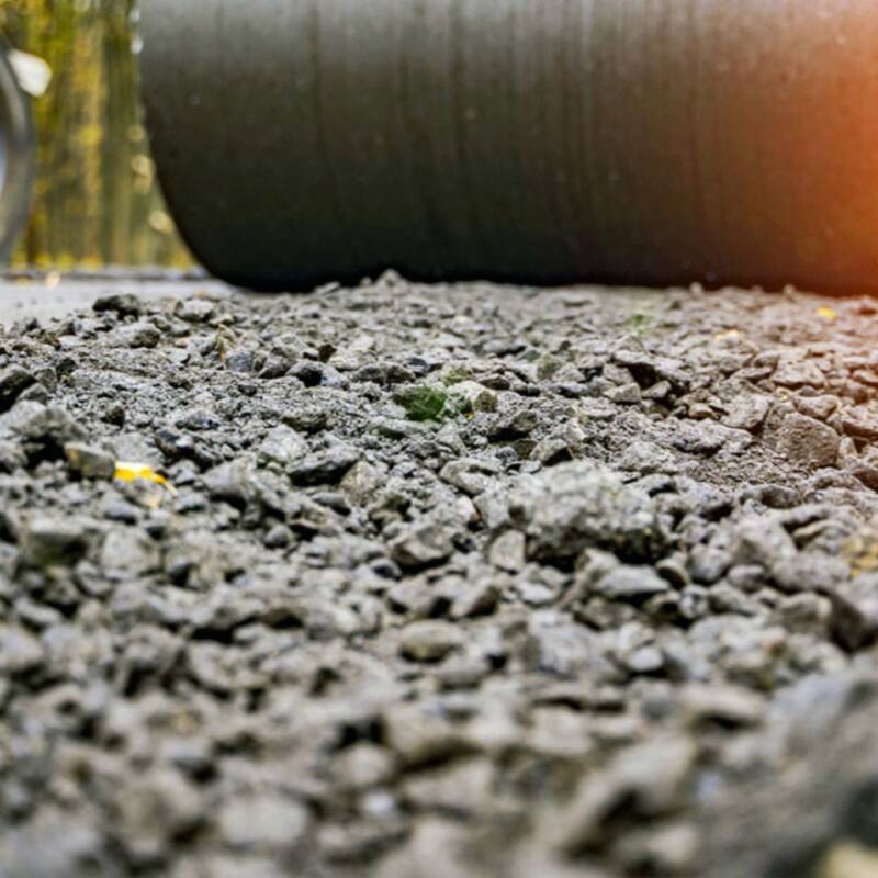 Nepal construye calles con plástico