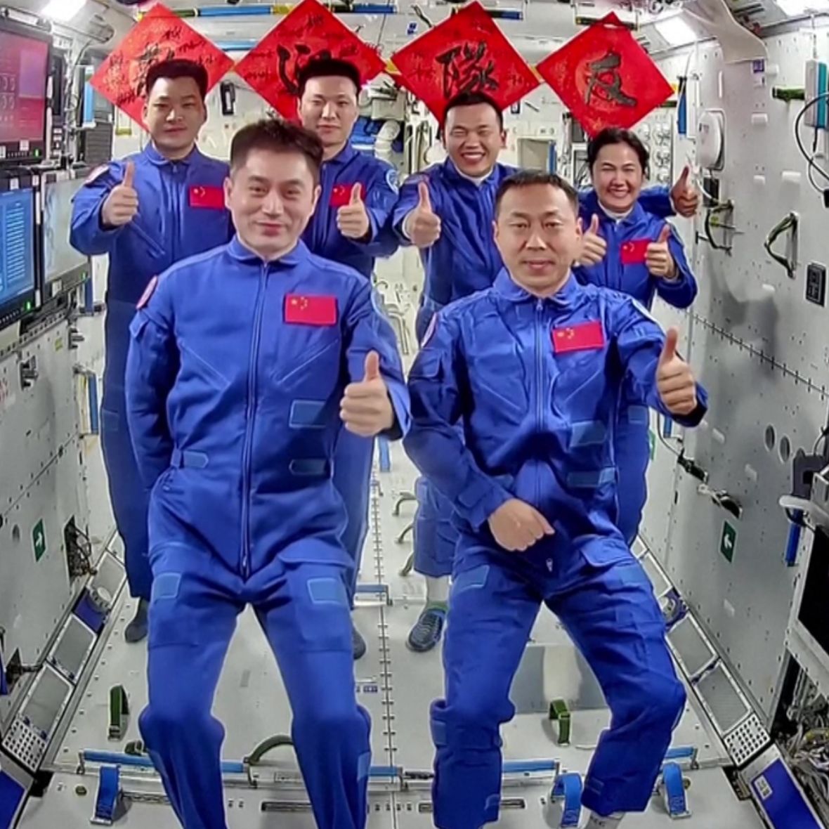 Astronautas chinos generaron oxígeno y combustible en el espacio