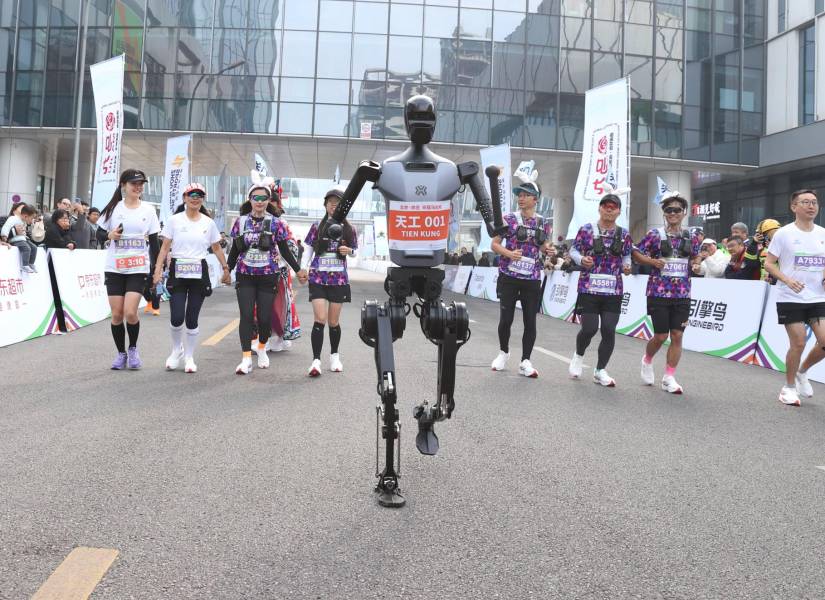 Maratón de humanos vs robots humanoides