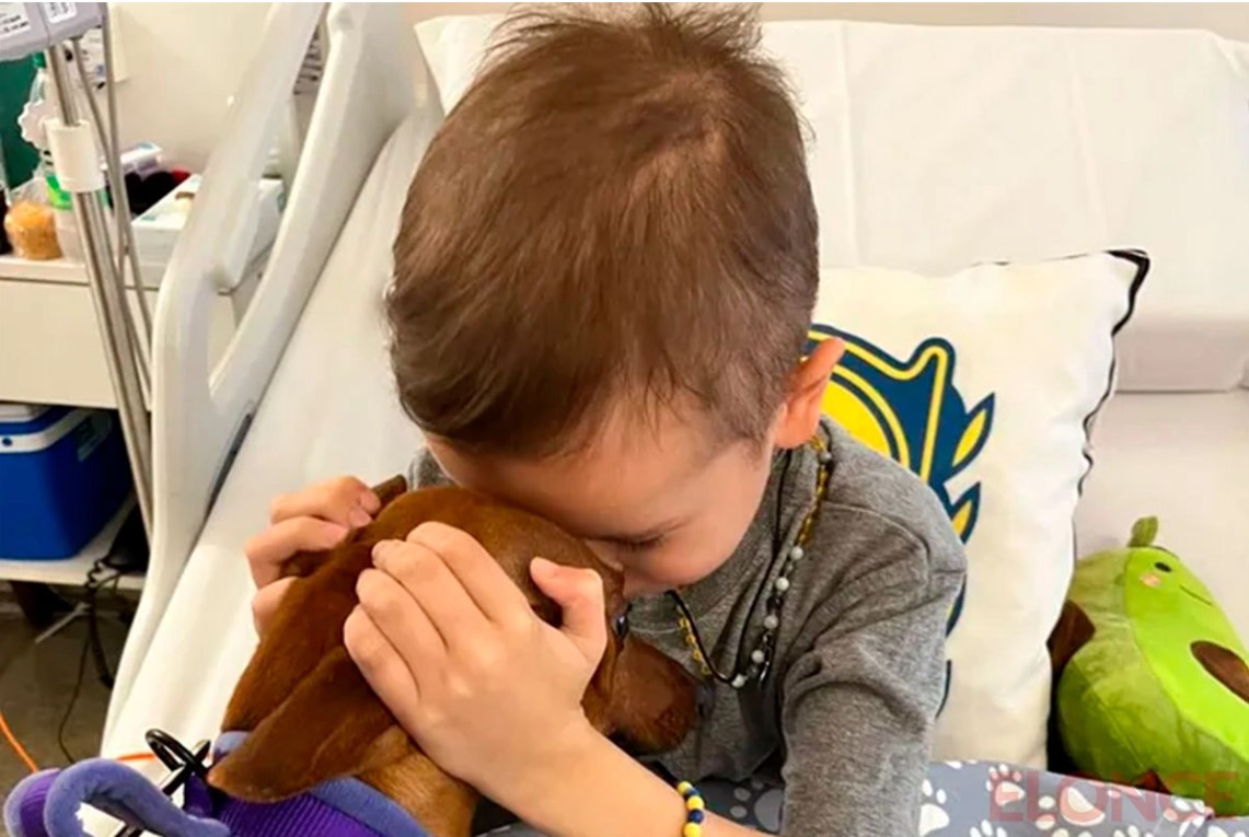 Nico saluda a su perra Nikita