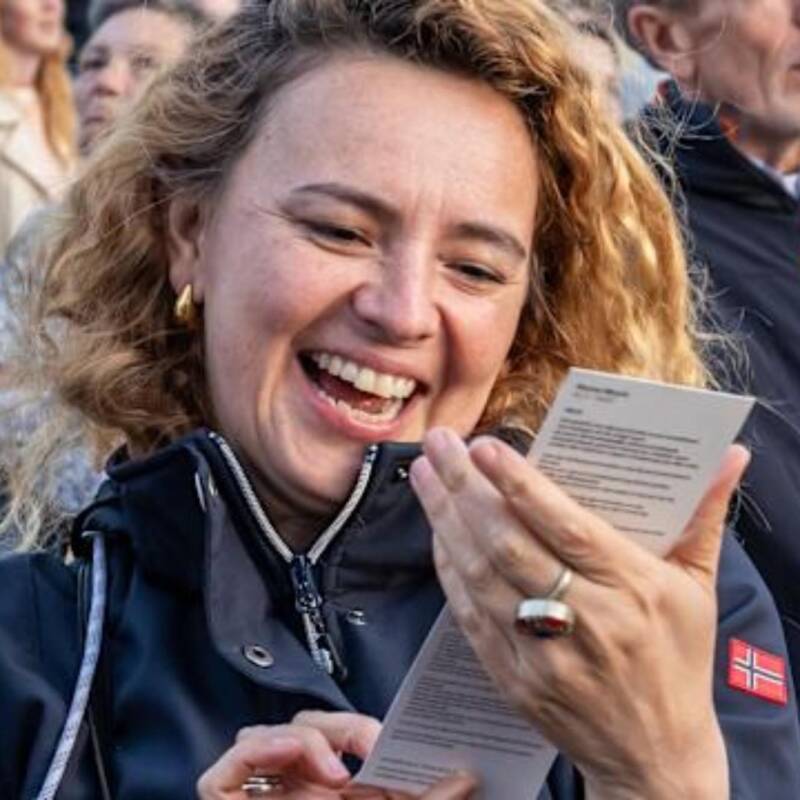 Chilenos lanzan poemas sobre ciudades que fueron bombardeadas en el pasado