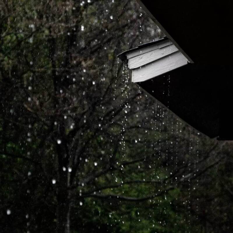 Científicos generaron electricidad a partir de gotas de lluvia