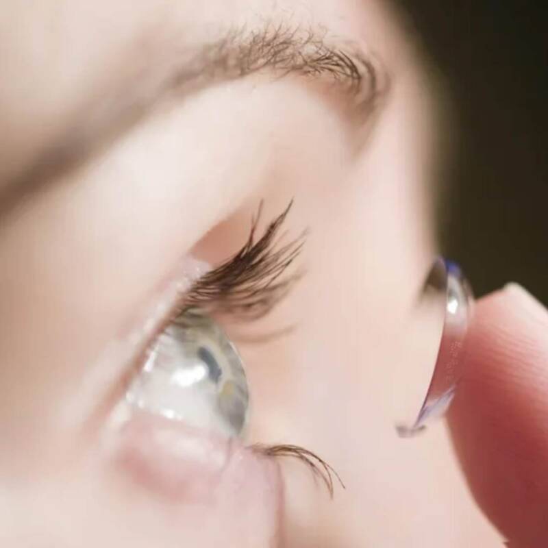 Crean lentes de contacto que permiten ver con los ojos cerrados