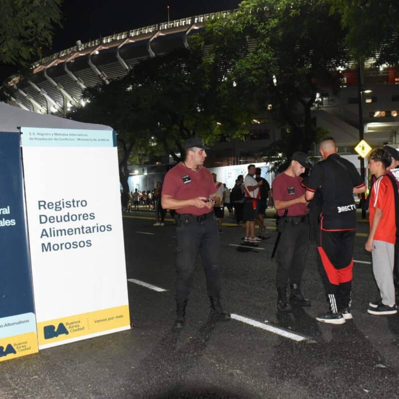 Deudores alimentarios no podrán entrar a estadios de fútbol en Argentina