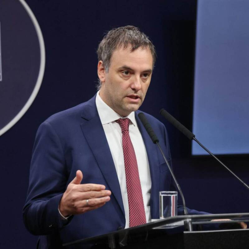 El Gobierno argentino prohíbe celulares y planes sociales a presos