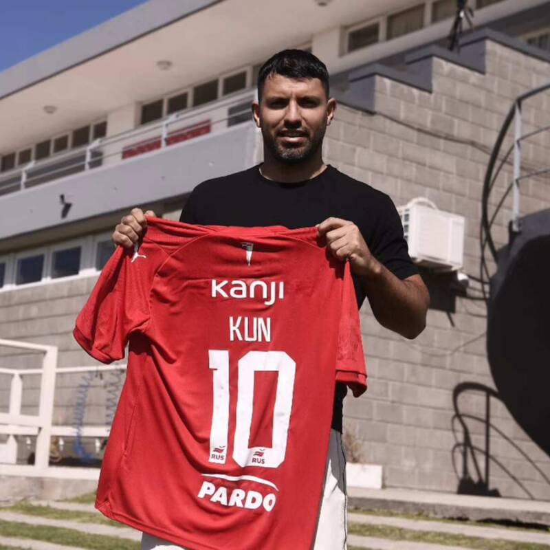 El Kun Agüero jugará en el clásico de Independiente y Racing