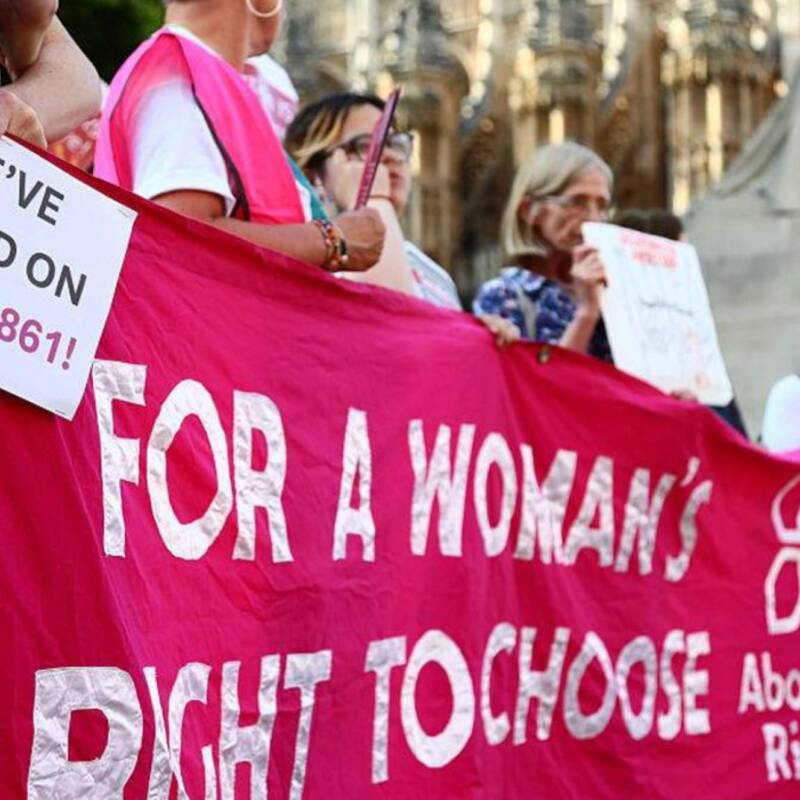 El Parlamento británico despenalizó el aborto en Inglaterra y Gales