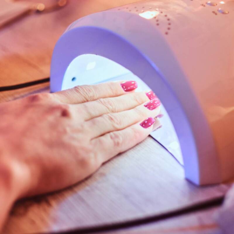 Estudian el efecto de las lámparas UV en las moléculas de la piel