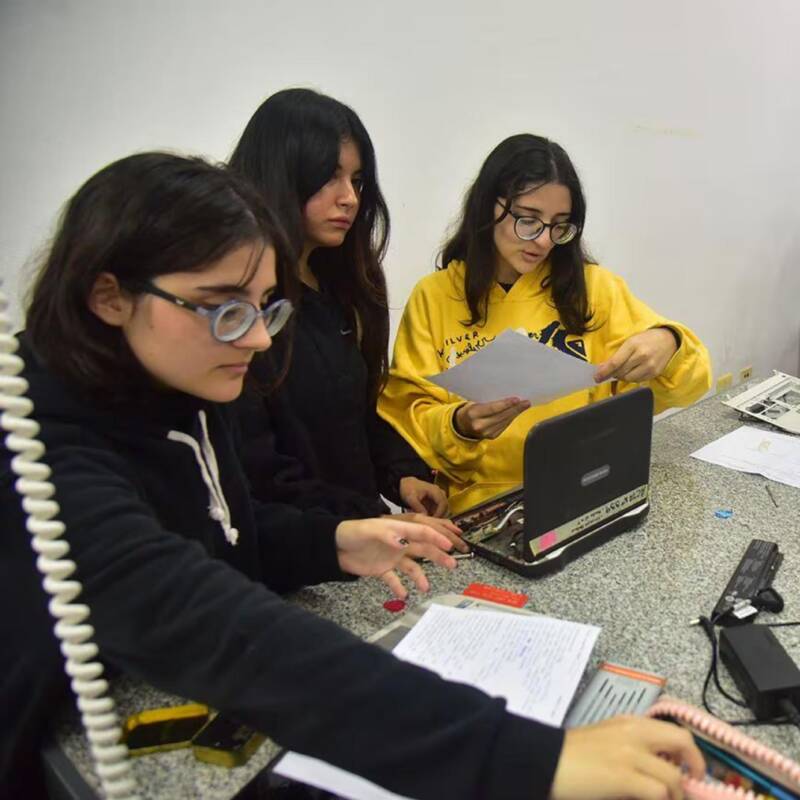 Estudiantes de FaMAF recuperan computadoras para organizaciones sociales en Córdoba