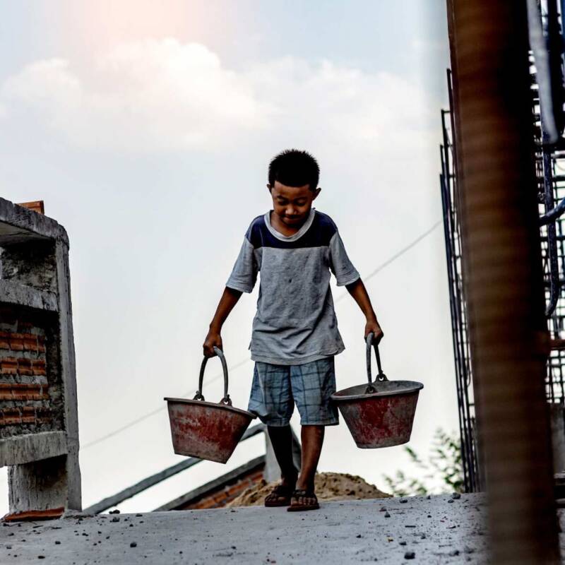 Florida considera modificar leyes de trabajo infantil para cubrir vacantes laborales