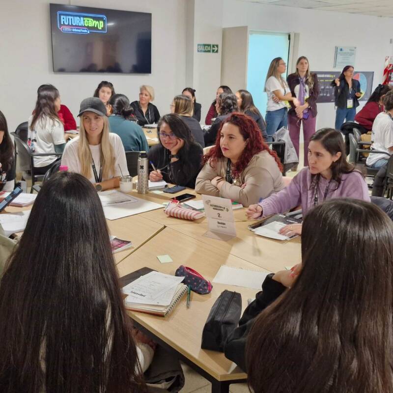 FuturaCamp 2025: Más de 60 jóvenes de Latinoamérica diseñaron soluciones tecnológicas frente al cambio climático