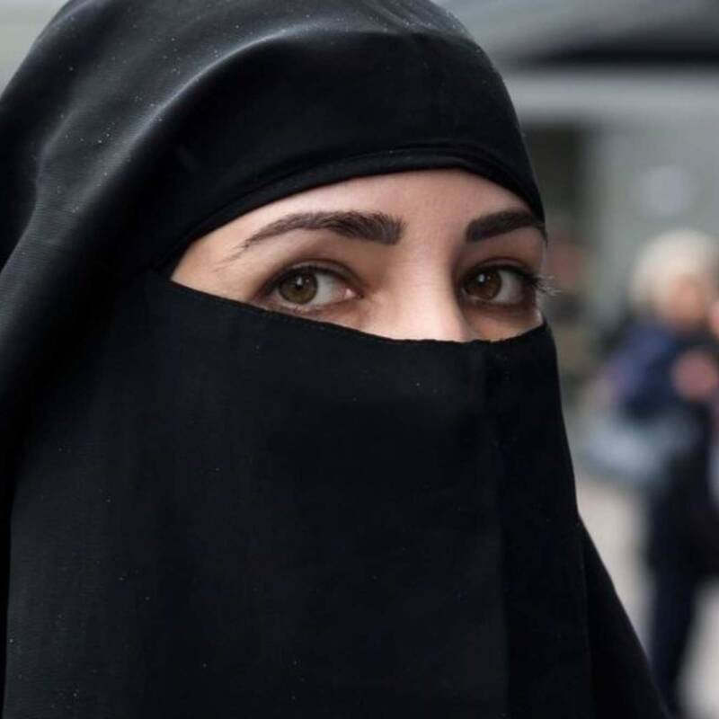 Irán intensifica el uso de drones para multar a mujeres sin hiyab