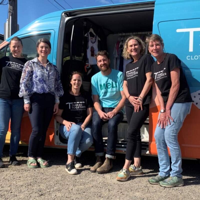 La camioneta llena de ropa que ayuda a reconstruir vidas en Australia