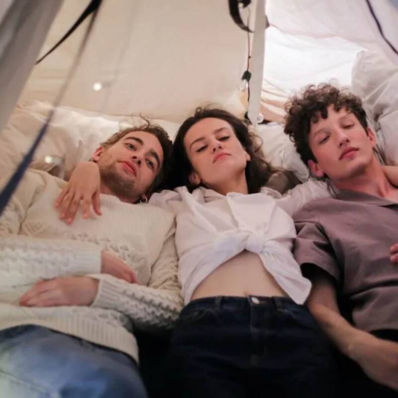 Las relaciones no monógamas son igual de felices que las monógamas, según estudio