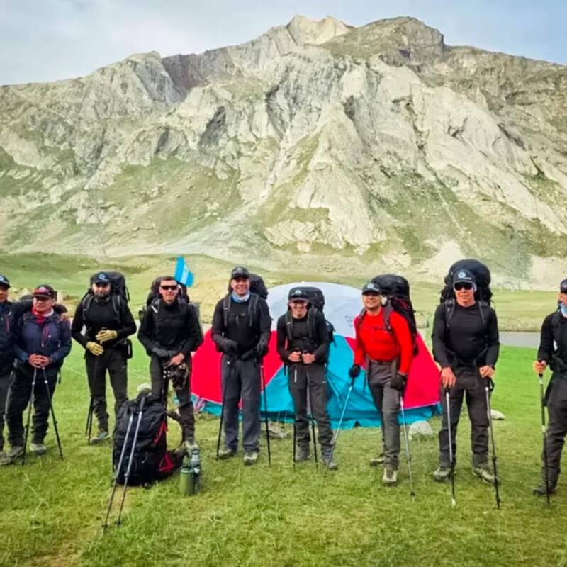 Miembros del Ejército Argentino llegaron a la cima del Himalaya