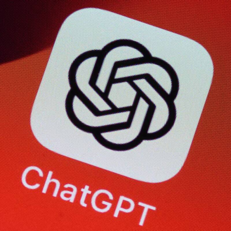 OpenAI retira una actualización de ChatGPT por respuestas excesivamente aduladoras