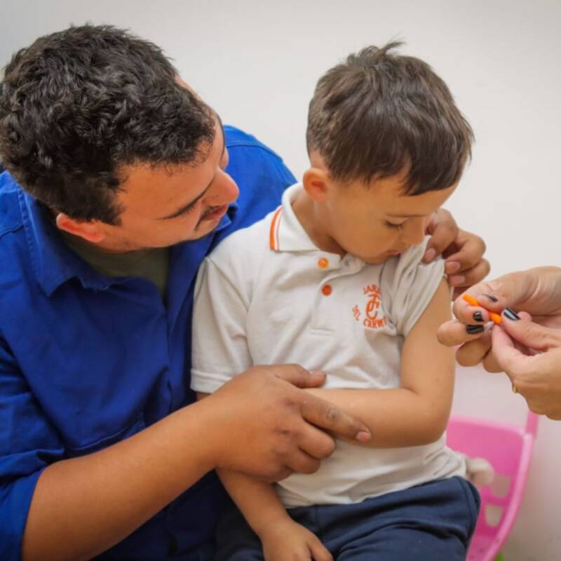 ¿Qué vacunas deben recibir los chicos antes de empezar las clases?