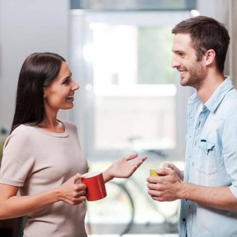 Un estudio reciente cuestiona una vieja idea muy difundida: que las mujeres hablan más que los hombres