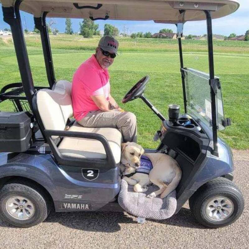 Un perro de servicio salvó la vida de su dueño tras detectar su ritmo cardíaco