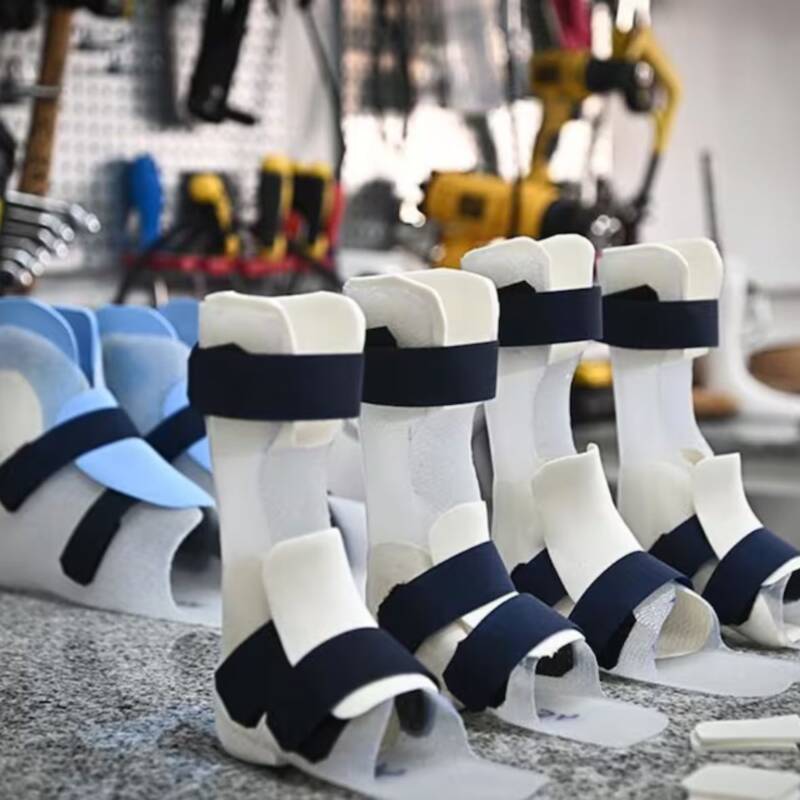 Un taller en Córdoba realiza prótesis sin costo para personas sin obra social