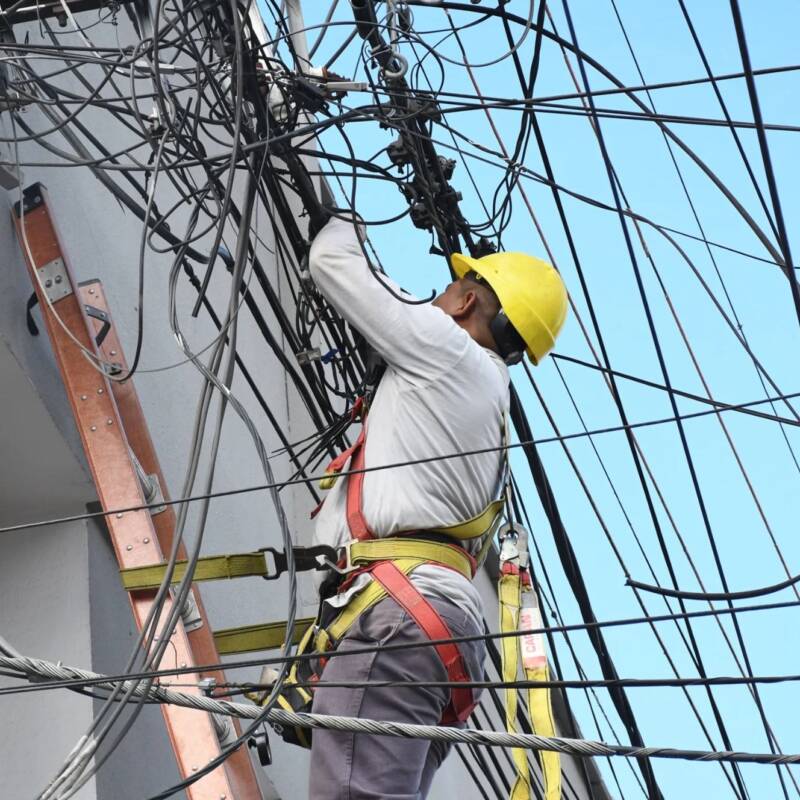 Una provincia argentina busca eliminar cables en desuso y reducir la contaminación visual