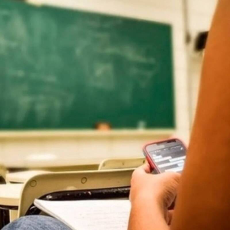Una provincia argentina será la primera provincia en prohibir el uso del celular en las escuelas